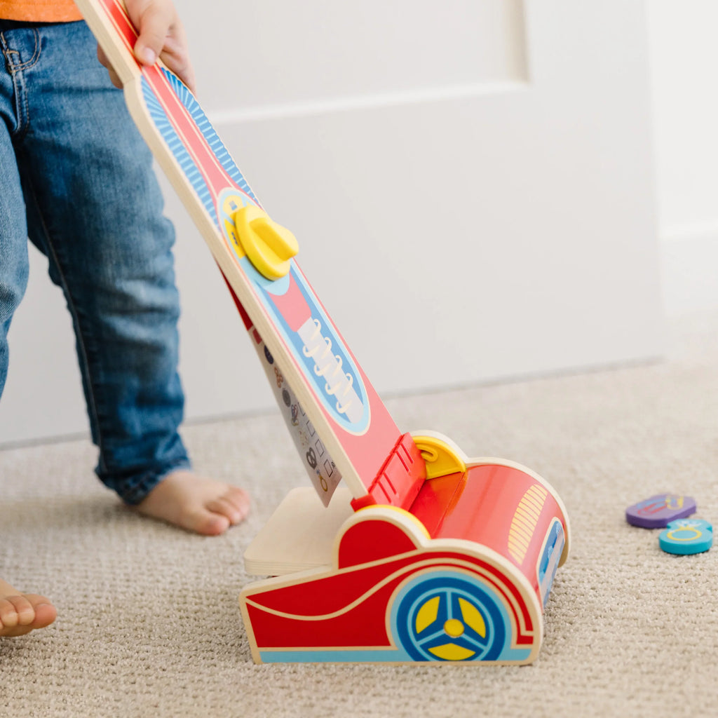 Melissa & Doug Wooden Vacuum Cleaner Play Set (10 pcs)