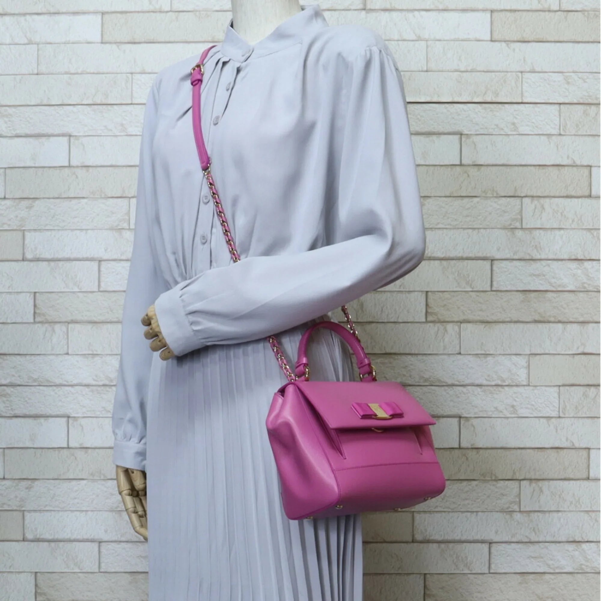 Pre-Owned Salvatore Ferragamo Vara Ribbon Shoulder Bag Leather -21  Pink Ladies 2way  (Good)