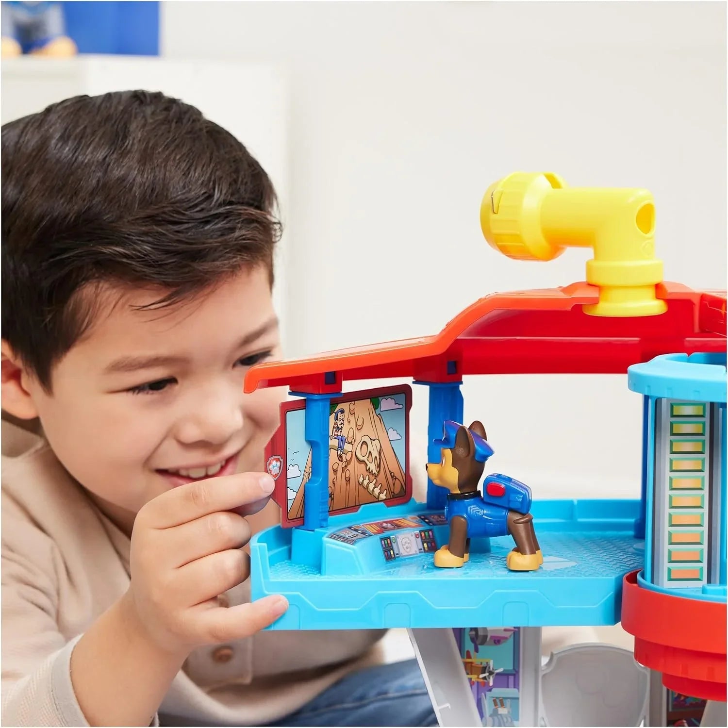 Paw Patrol Lookout Tower Playset with Toy Car Launcher, 2 Chase Action Figures, Chases Police Cruiser and Accessories, Kids Toys for Ages 3 and up