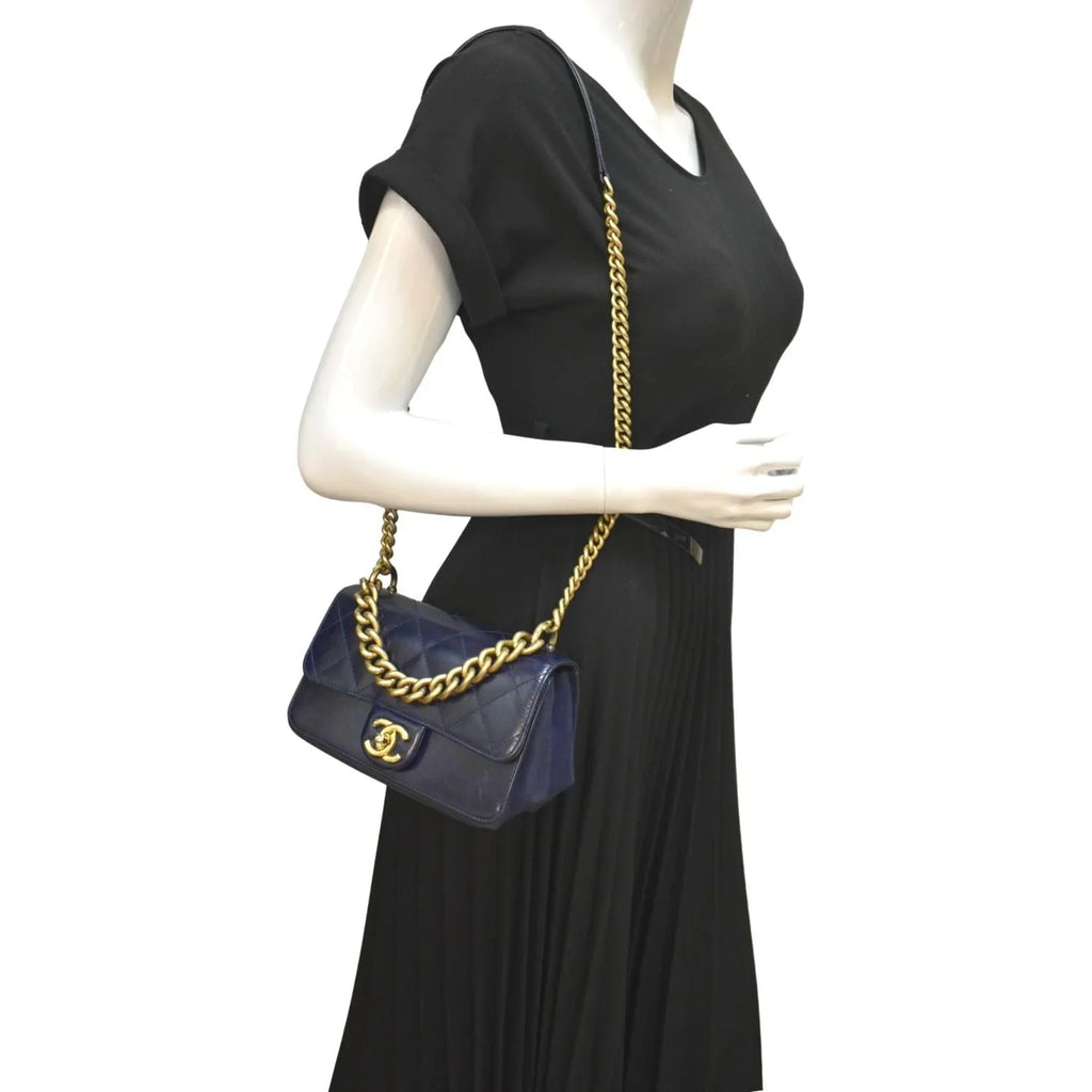 Pre-Owned  Chain Handle  Flap Quilted Leather Shoulder Bag Blue
