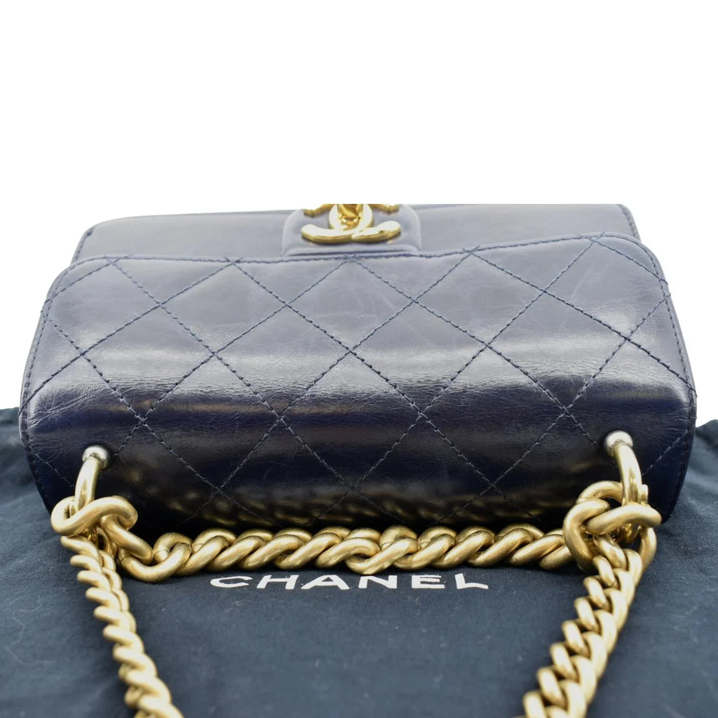 Pre-Owned  Chain Handle  Flap Quilted Leather Shoulder Bag Blue