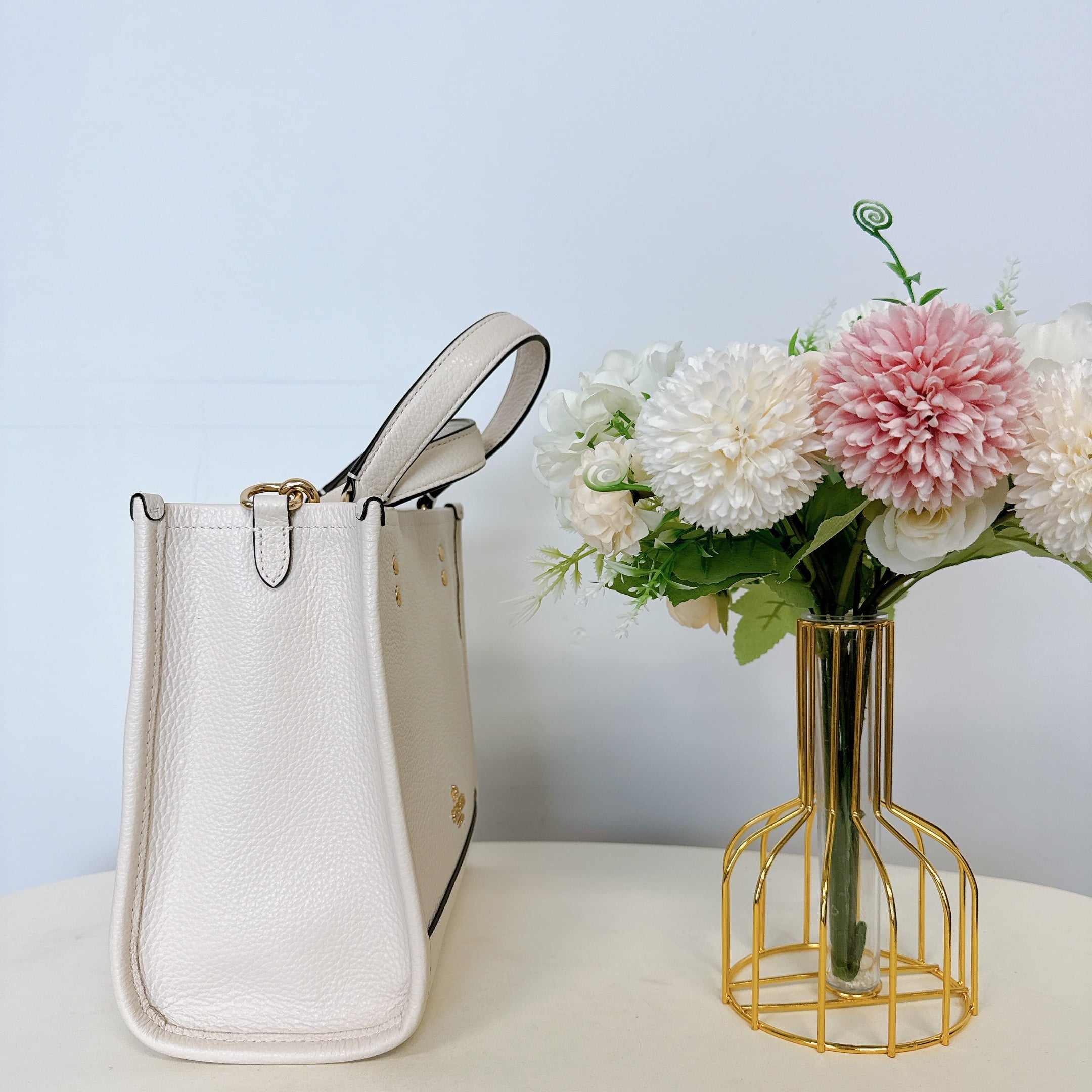 Coach  Dempsey Tote 22  Chalk