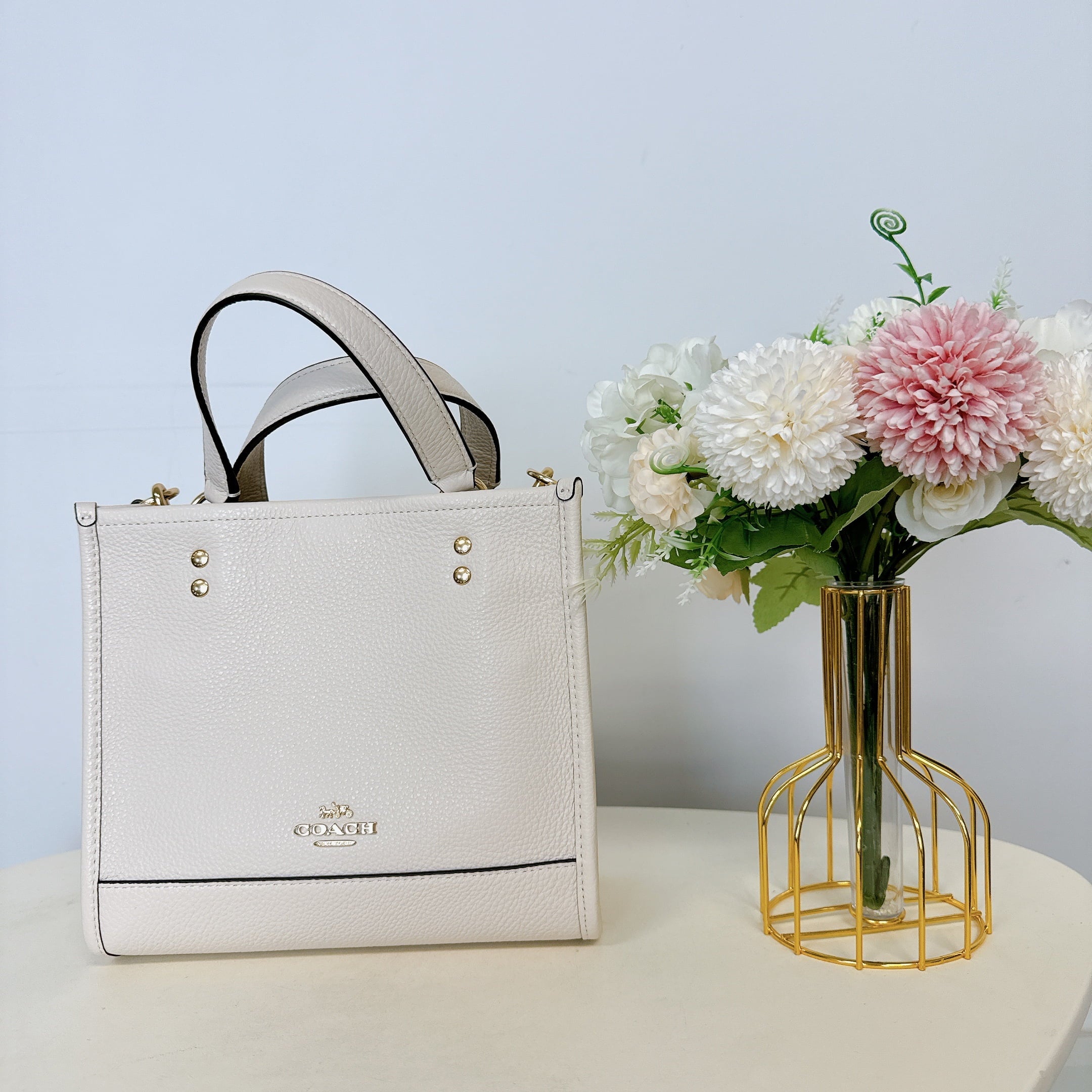 Coach  Dempsey Tote 22  Chalk