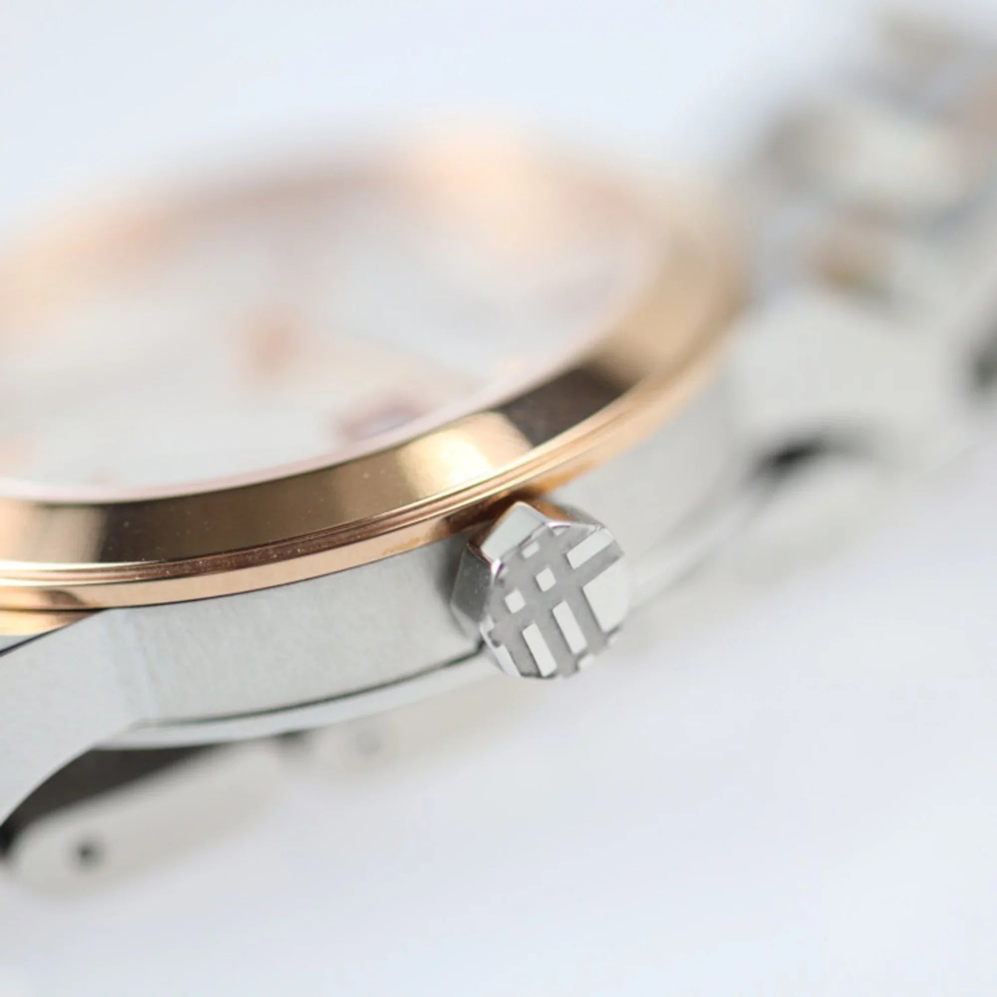 Pre-Owned  Burberry   watch  stainless steel silver rose gold quartz (Good)