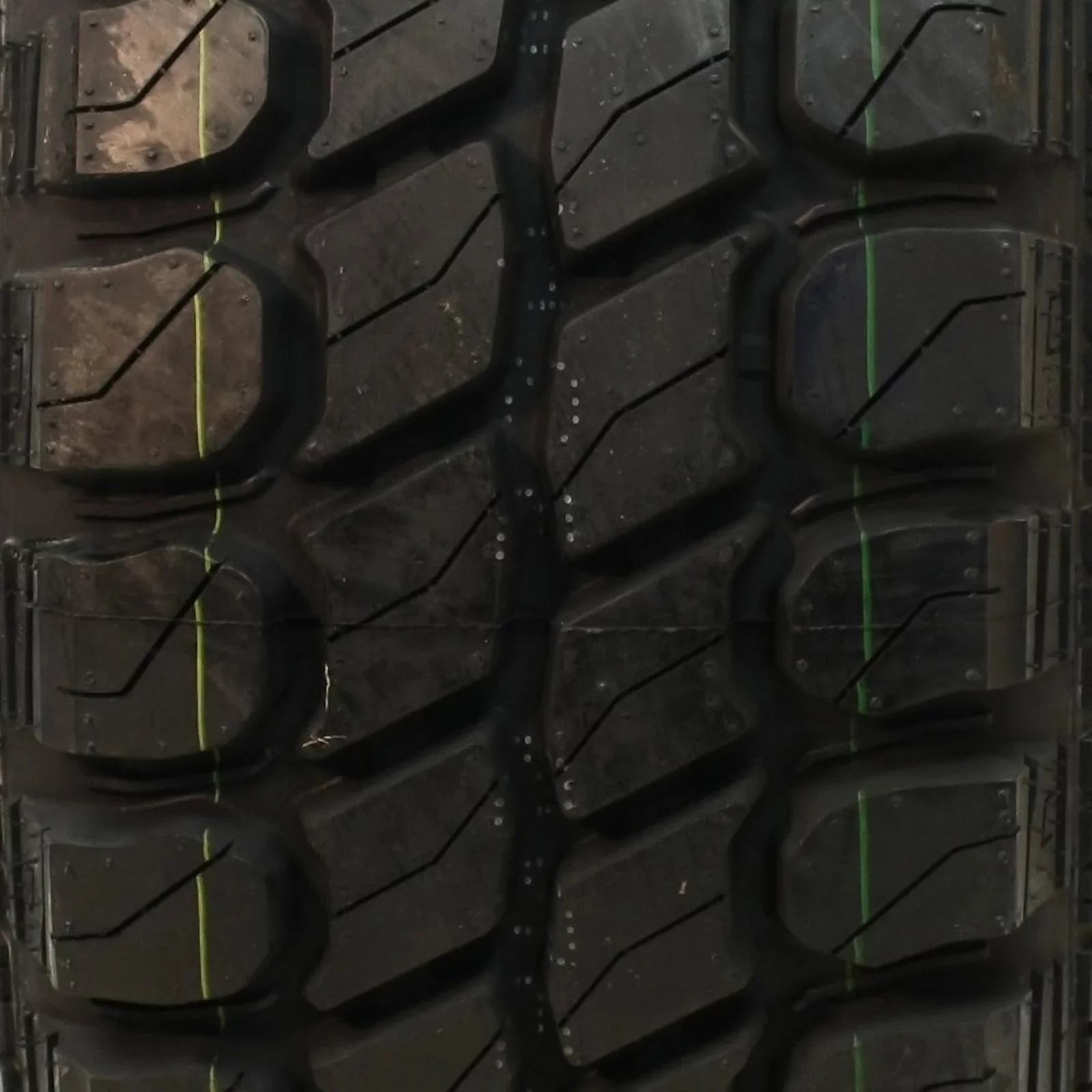 Gladiator - Mud Terrain .5R18 120Q  Light Truck Tire