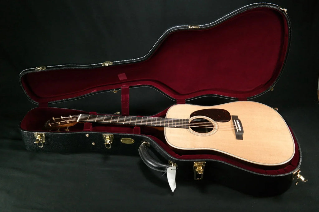 Martin Guitar -28E Modern Deluxe Acoustic-Electric Guitar with Hardshell Gig Case, Sitka Spruce and East Indian Rosewood Construction, -14 Fret and Vintage Deluxe Neck Shape 109